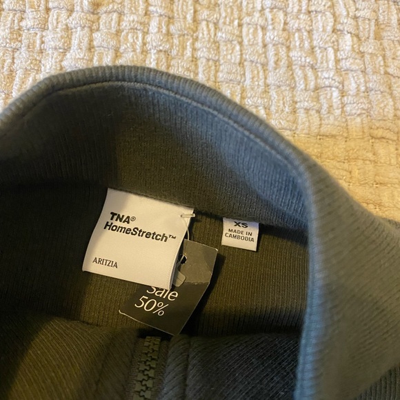 Aritzia TNA homestretch Olive half zip - Picture 3 of 5